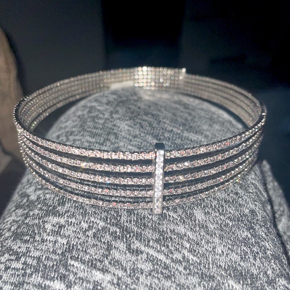 Selling crystal choker necklace. Brand new. Mint condition. - Picture 3 of 4